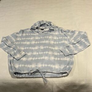 Tie dyed light blue/white hooded tee